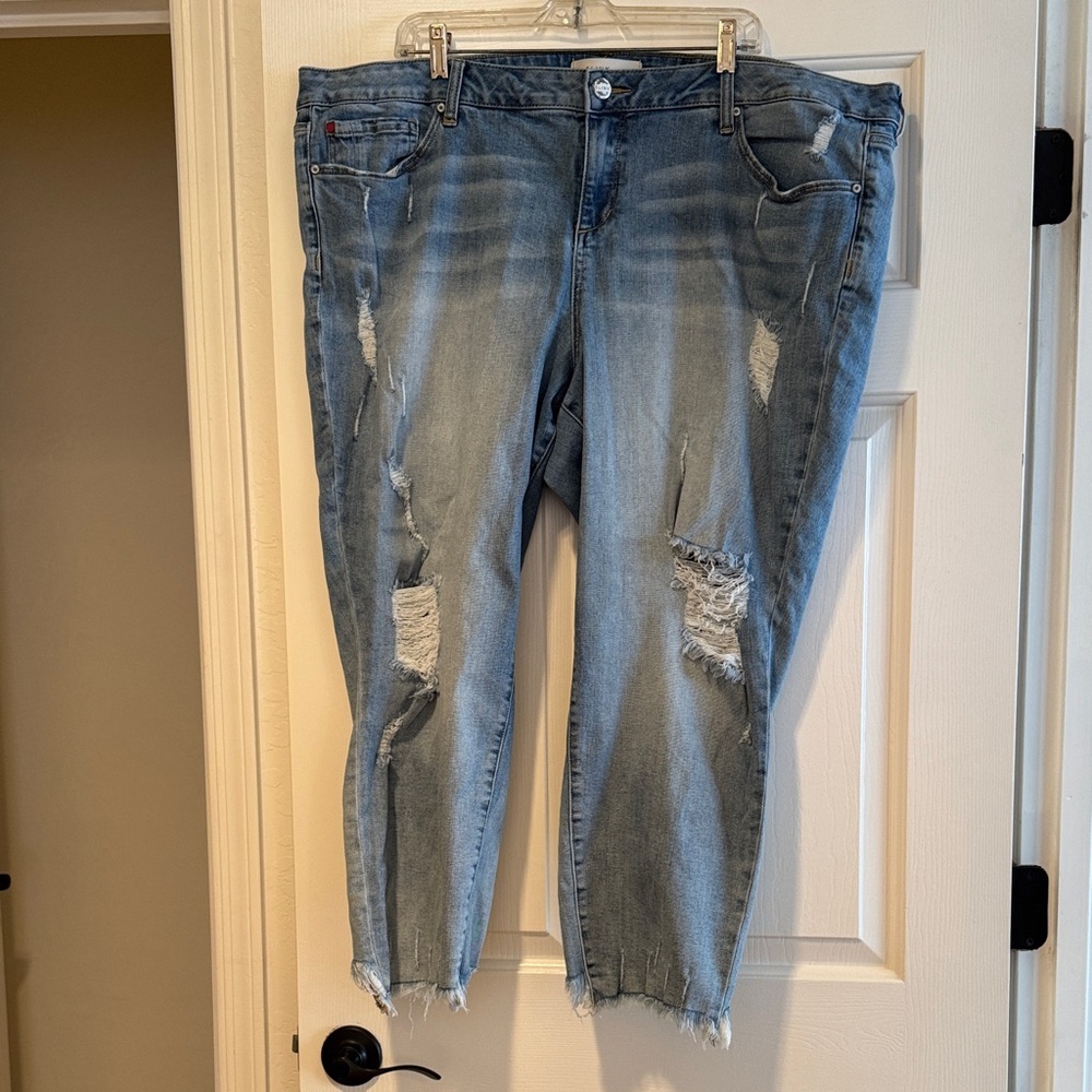 Casual Distressed Boyfriend Jeans in Light Blue